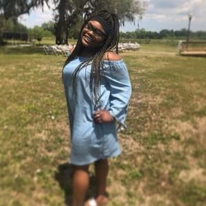 Meet your Posher, Simone